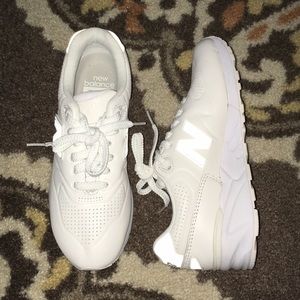 Triple White New balance Revlite